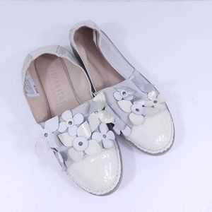 Hispanitas Maui V8 White Silver Leather 3D Flower Slip On Moccasin Flat 6.5